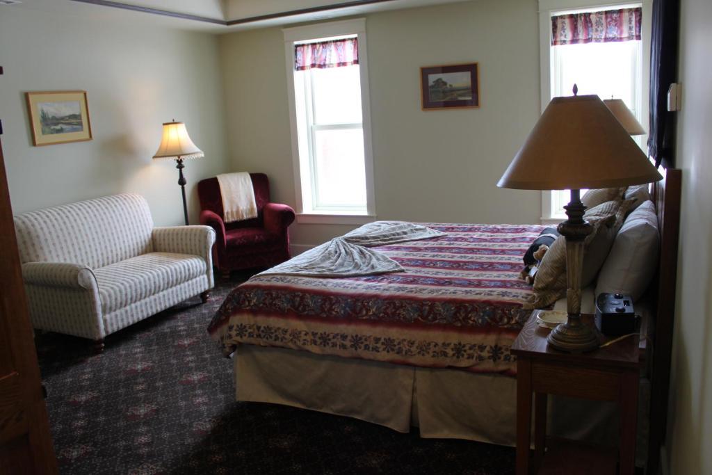 Selkirk Hotel Edmonton Room photo