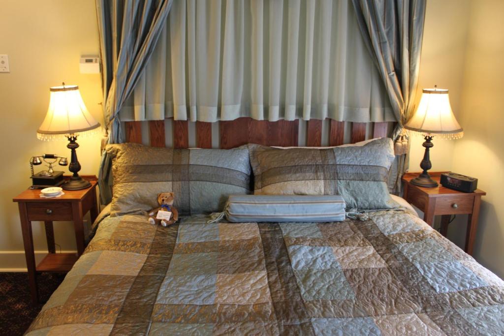 Selkirk Hotel Edmonton Room photo