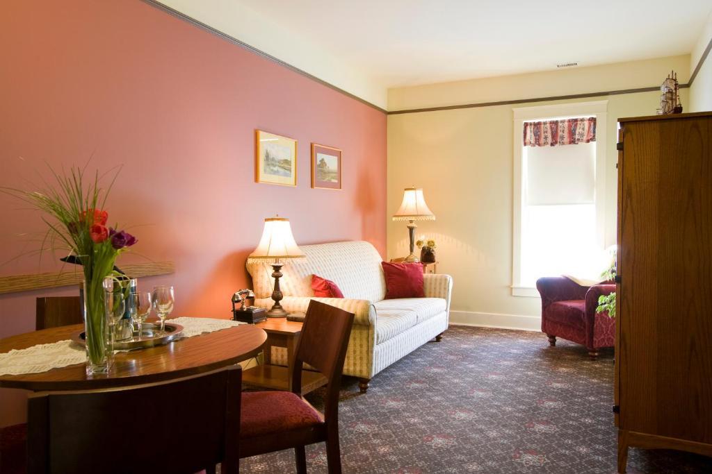 Selkirk Hotel Edmonton Room photo